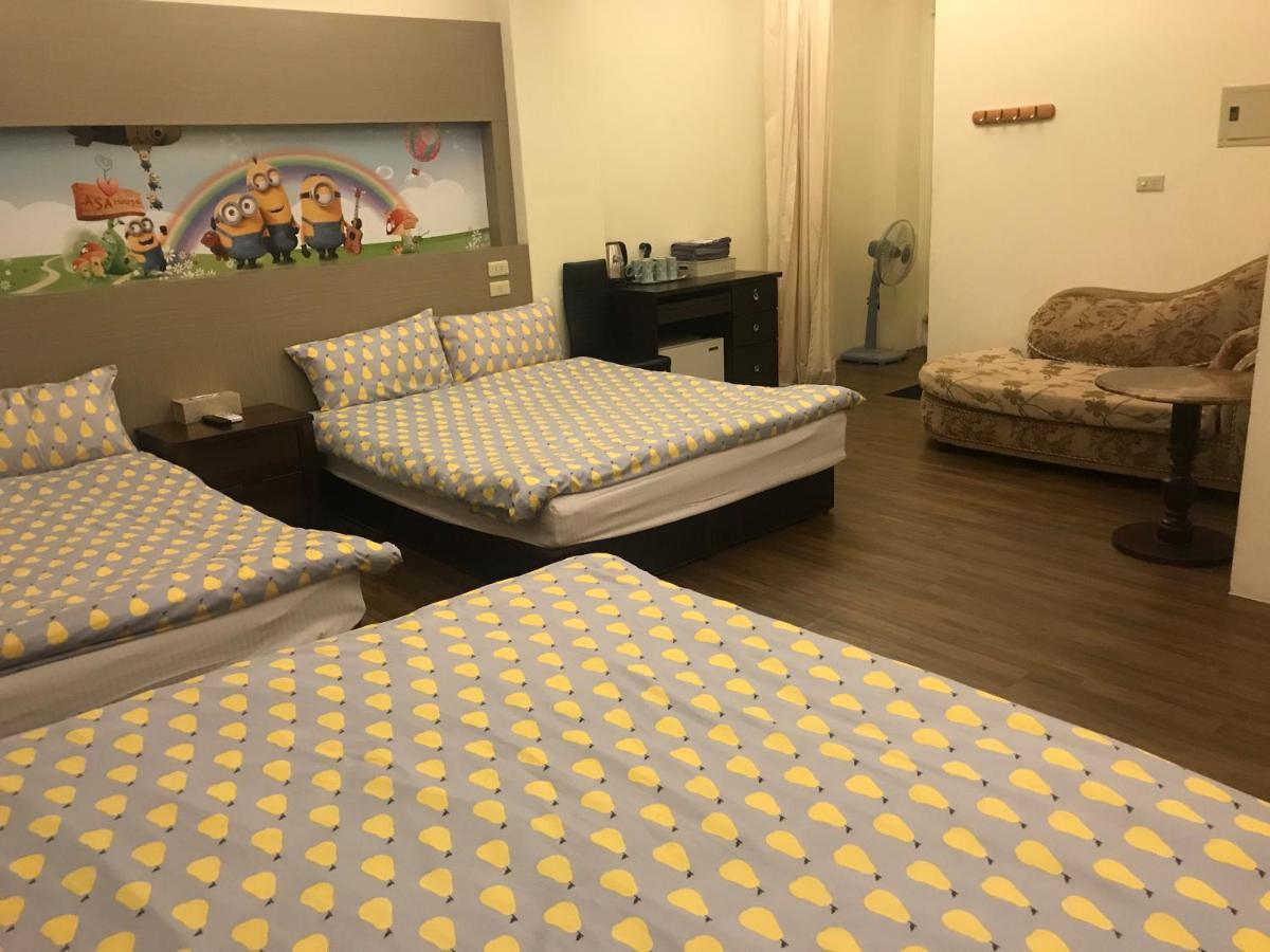 Mickey House-Fuxing Apartment Taichung Bagian luar foto