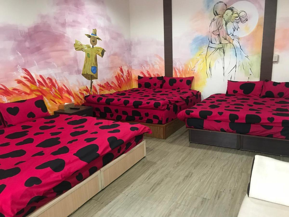 Mickey House-Fuxing Apartment Taichung Bagian luar foto