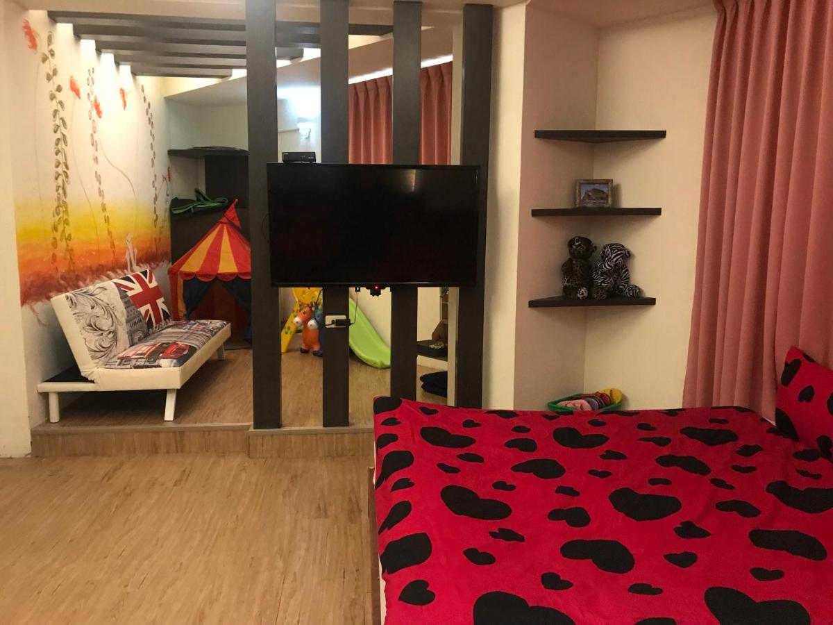 Mickey House-Fuxing Apartment Taichung Bagian luar foto