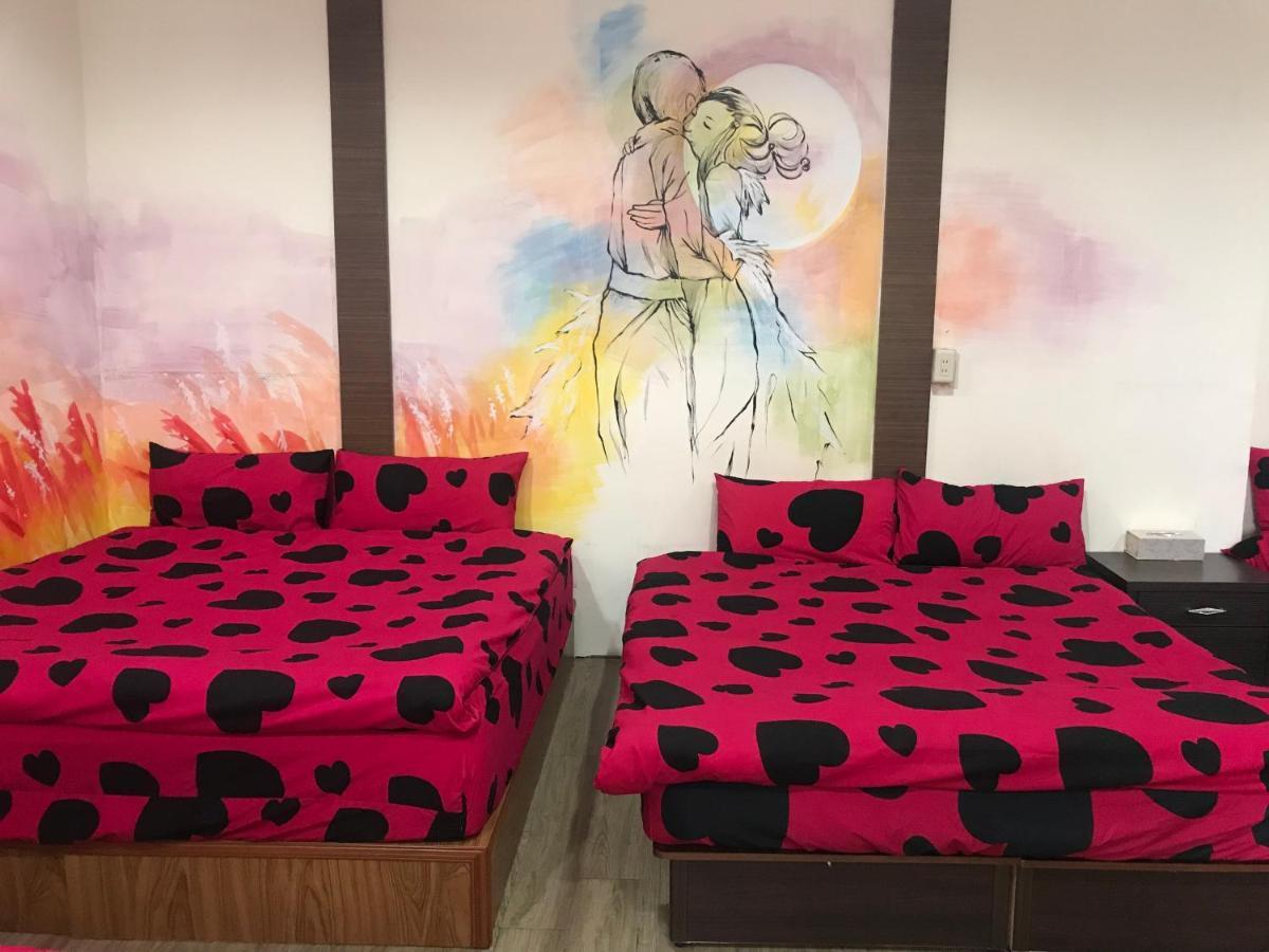 Mickey House-Fuxing Apartment Taichung Bagian luar foto
