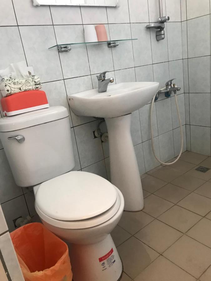 Mickey House-Fuxing Apartment Taichung Bagian luar foto